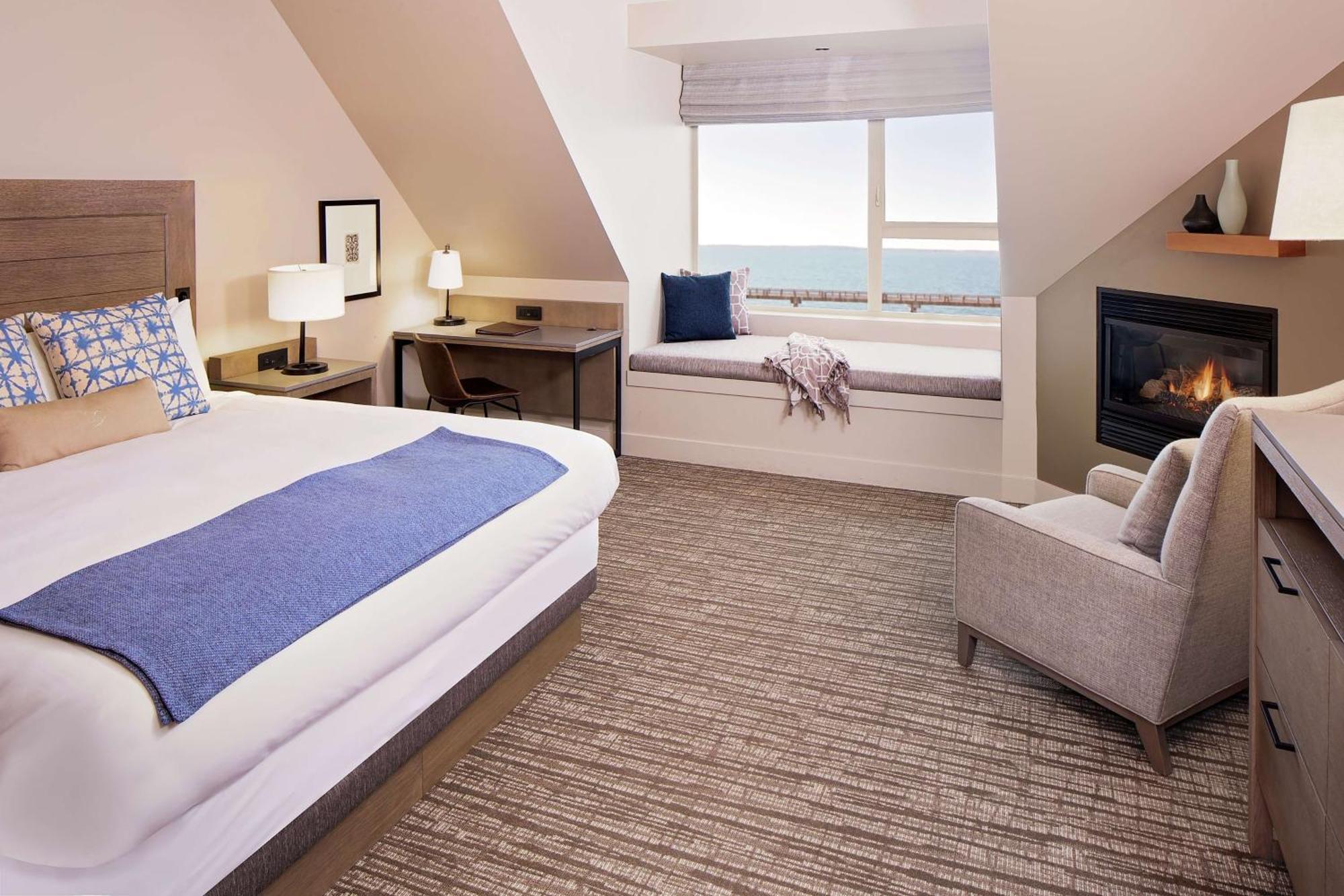 Deluxe King Room Bay View