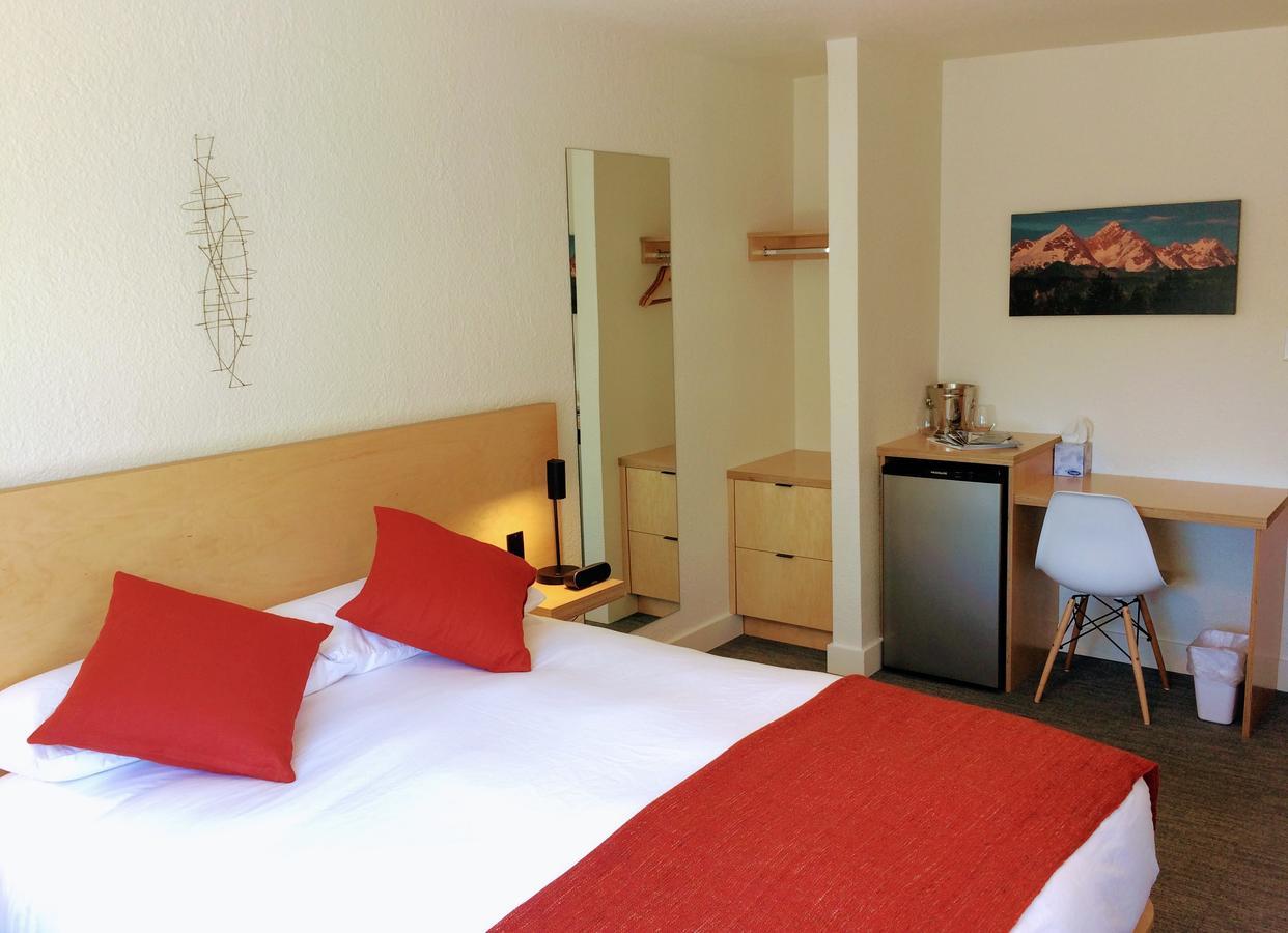 Double Queen Room,1589548040:JPEG