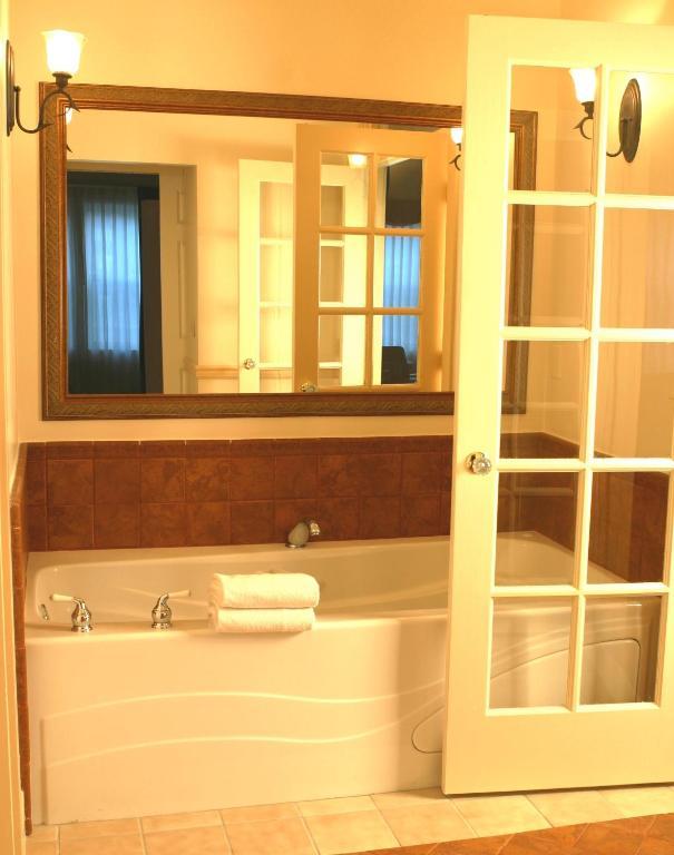 One-Bedroom King Suite,1607673717:JPEG